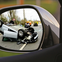 Dva lidé zemřeli při srážce dodávky s nákladním autem na Chebsku