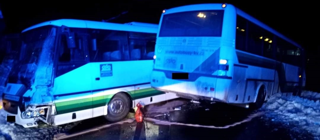 Dopravní nehoda dvou autobusů v Rotavě na Sokolovsku