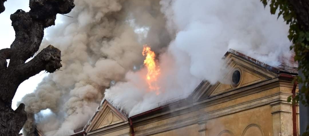 V Karlových Varech hořela bývalá sokolovna