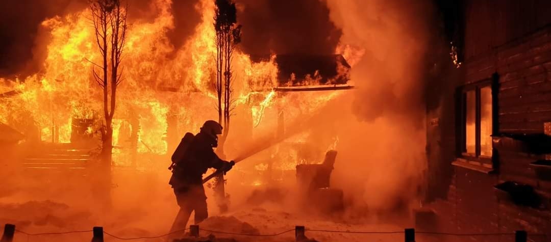 Požáry v Karlovarském kraji v roce 2021, Obrazem: Požár zachvátil chatu v Lesíku u Nejdku