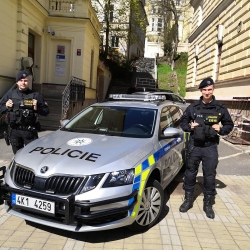 Policisté prap. Jakub Mareš a nstržm. Jan Prokš z obvodního oddělení Mariánské Lázně