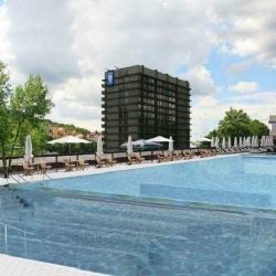 V srpnu se otevírá venkovní bazén u Thermalu