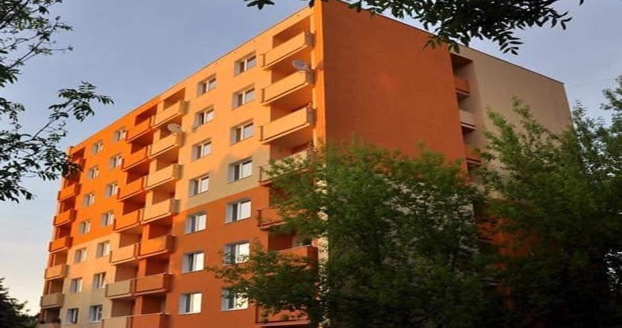 Obyvatelé z okolí karlovarské ubytovny v Charkovské se po letech dočkají klidu