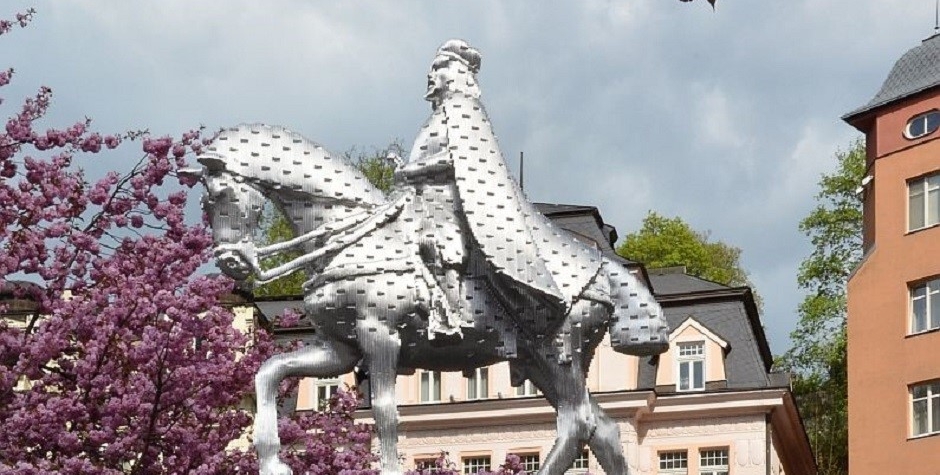 Jezdecká socha Karla IV. v Karlových Varech
