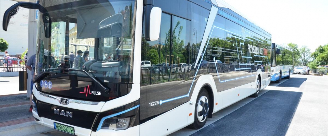 V Karlových Varech testují první elektrobus