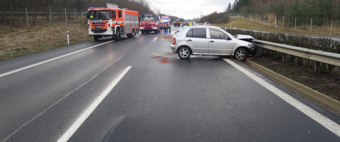 Víkendové dopravní nehody na dálnici D6