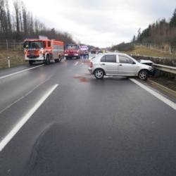 Víkendové dopravní nehody na dálnici D6