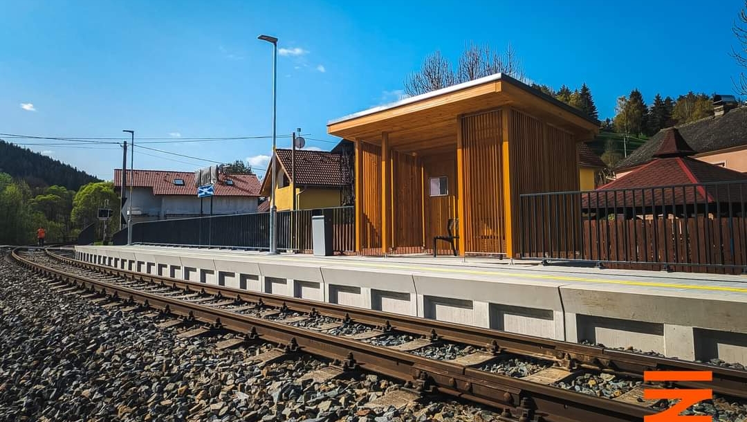 Vlaková zastávka v Tepličce má nové nástupiště
