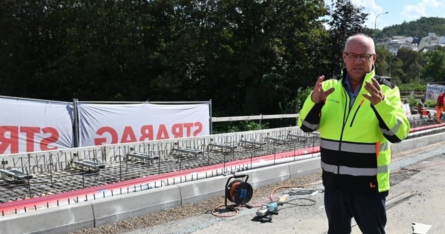 Karlovy Vary - Chebský most III se připravuje na zahájení školního roku.