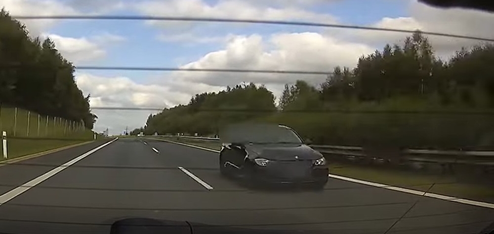 VIDEO: Řidič BMW si spletl silnice se závodním okruhem