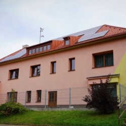 Školka v Dolním Rychnově má novou fotovoltaickou elektrárnu