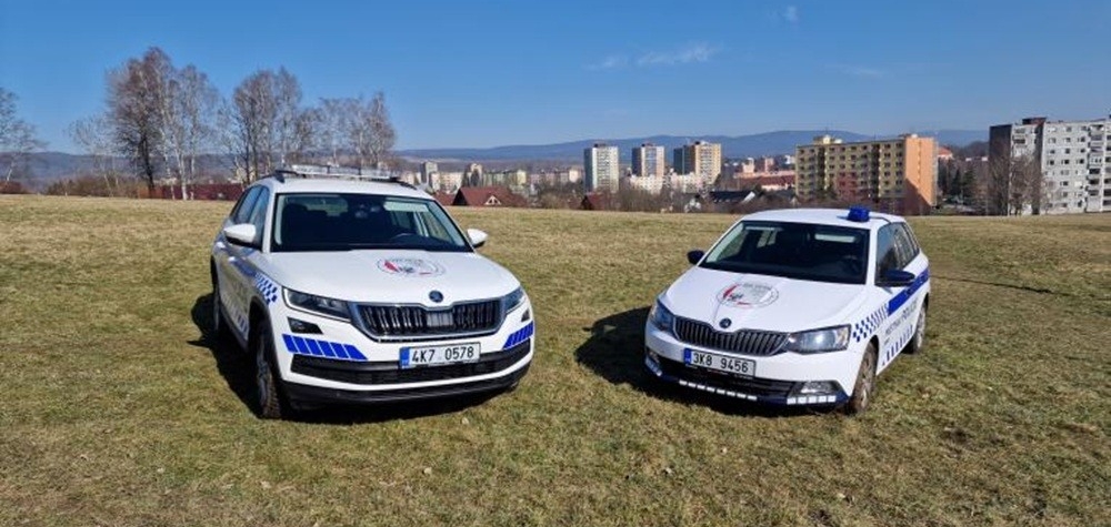 Chodov ocenil strážníky za záchranu života a dopadení zloděje