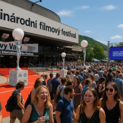Ministerstvo kultury bude tri roky podporovat MFF KV 47 miliony korun Ministerstvo kultury bude tři roky podporovat MFF KV 47 miliony korun