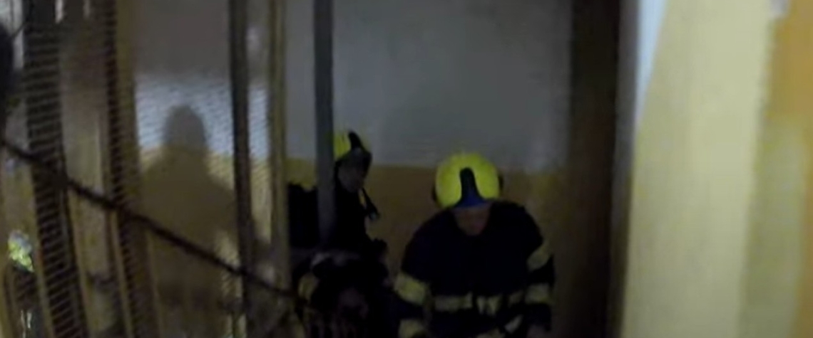 Požár bytu v třináctipatrovém domě v Karlových Varech