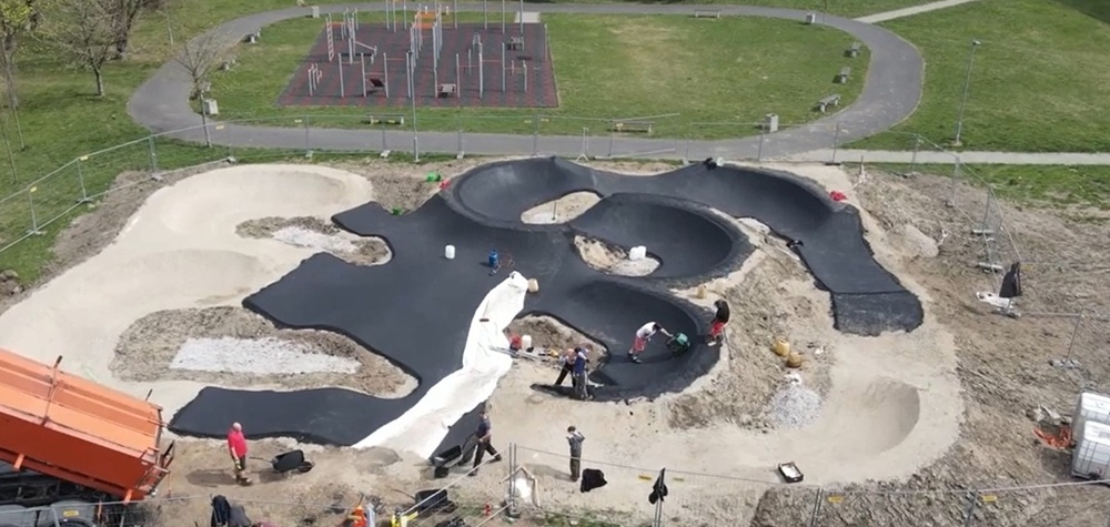Pumptrack v Novém Sedle. Výstavba a jeho plánované otevření