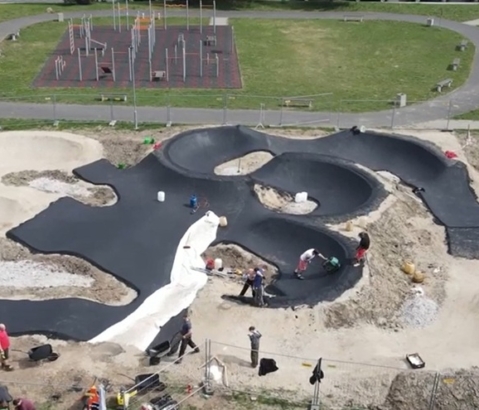 Pumptrack v Novém Sedle. Výstavba a jeho plánované otevření