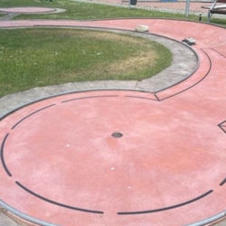V Chebu proběhla oprava betonových minigolfových drah