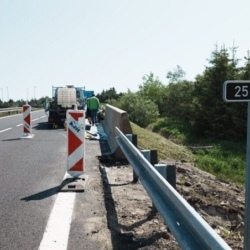 Na silnici I/25 u Božího Daru se opravují tři mosty