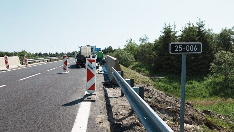 Na silnici I/25 u Božího Daru se opravují tři mosty