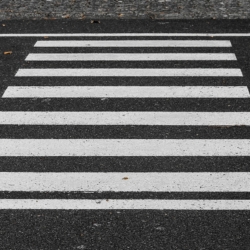 Řidička srazila v Chebu matku s osmiletým dítětem