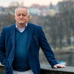 Piráti hlasují o Votápkovi kvůli jeho členství v KSČ