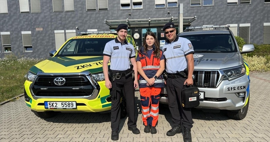 Jáchymovští policisté zachránili život muži, který byl v bezvědomí