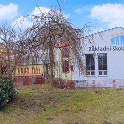 Karlovy Vary postaví nové hřiště u školy Prvního máje