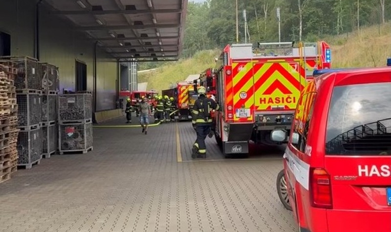 Pozar lakovny v Hazlove zpusobil skodu dva miliony korun Požár lakovny v Hazlově způsobil škodu dva miliony korun