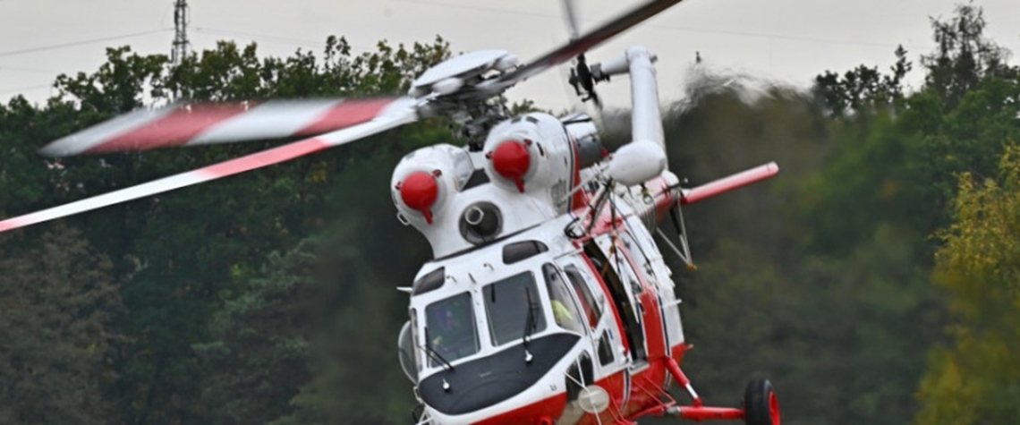 K nehodě u Hroznětína letěly vrtulníky. Zraněni byli tři lidé