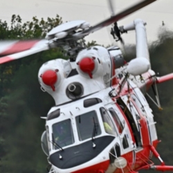 K nehodě u Hroznětína letěly vrtulníky. Zraněni byli tři lidé