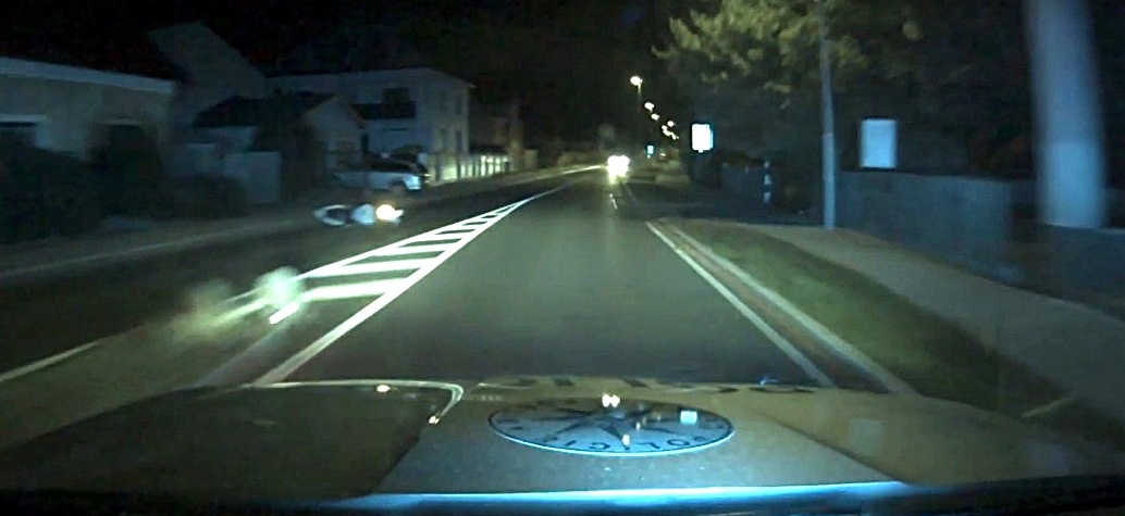 Pod vlivem alkoholu ujížděl policistům a havaroval