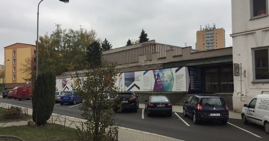 Ve Staré Roli vznikne nové centrum pro seniory, nahradí chátrající kino