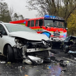 Dvě vážné nehody u Karlových Varů, zasahoval vrtulník