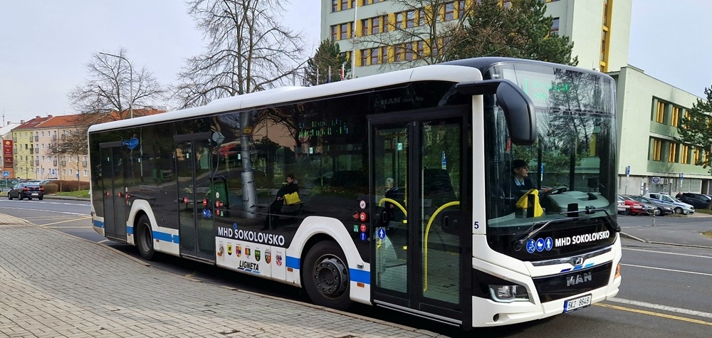 Sokolov omezí některé autobusové spoje, chce tím ušetřit