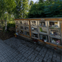 Karlovy Vary opraví část kolumbárií v areálu krematoria