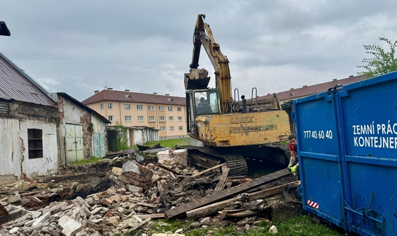 V Ostrově půjdou k zemi další garáže. Území po garážích bude součástí nové lokality Vlečka