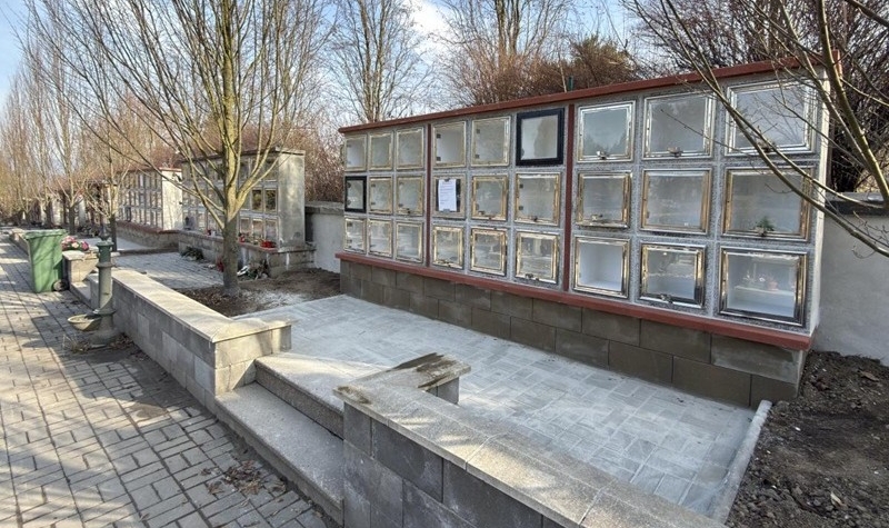 Oprava části kolumbárií na hřbitově Růžový vrch v Karlových Varech bude brzy hotová