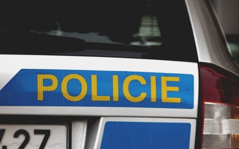 Muž v Chebu brutálně napadl osmdesátiletého seniora