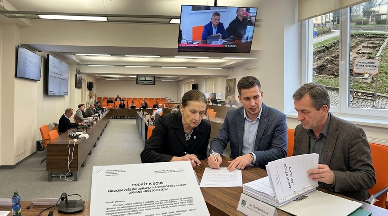 Opozice v Ostrově podala podnět na ÚOHS kvůli zakázce na úpravu záhonů