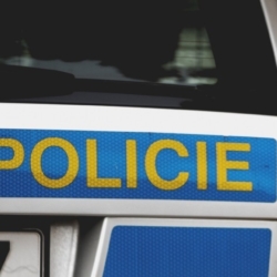 Řidič v Chebu úmyslně srazil bývalého přítele své spolujezdkyně