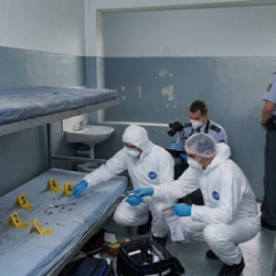 Spoluvězně pobodal do hlavy příborovým nožem